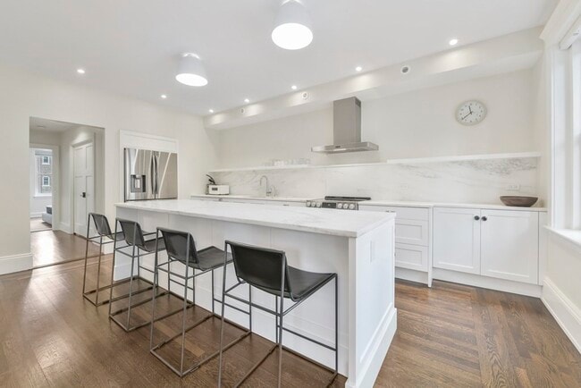 Building Photo - 70 Marshal St