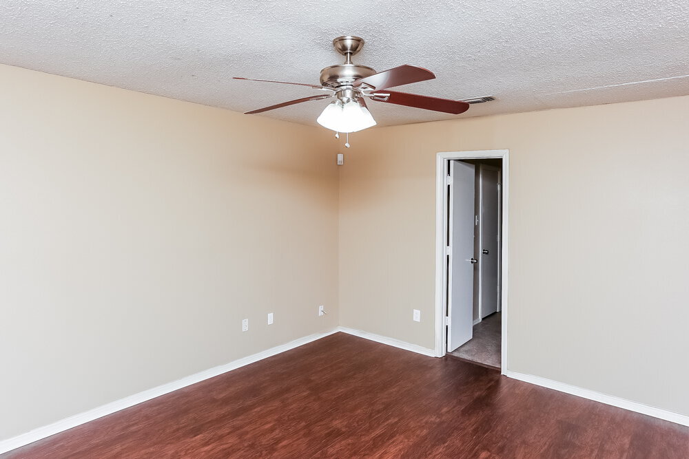 Building Photo - 7325 Meadows Dr N
