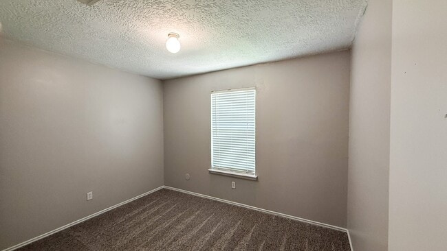 Building Photo - 503 Willow W Dr