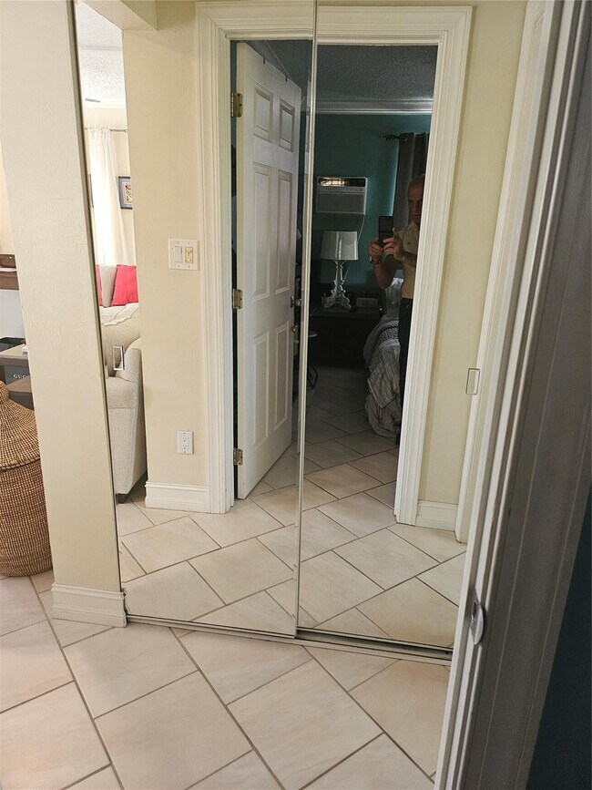 Building Photo - 1045 Th St