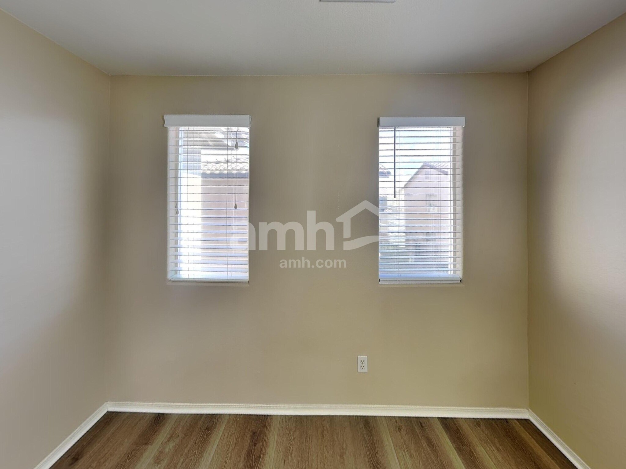 Building Photo - 986 Cantabria Heights Ave