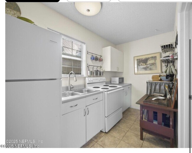 Building Photo - 509 Live Oak St
