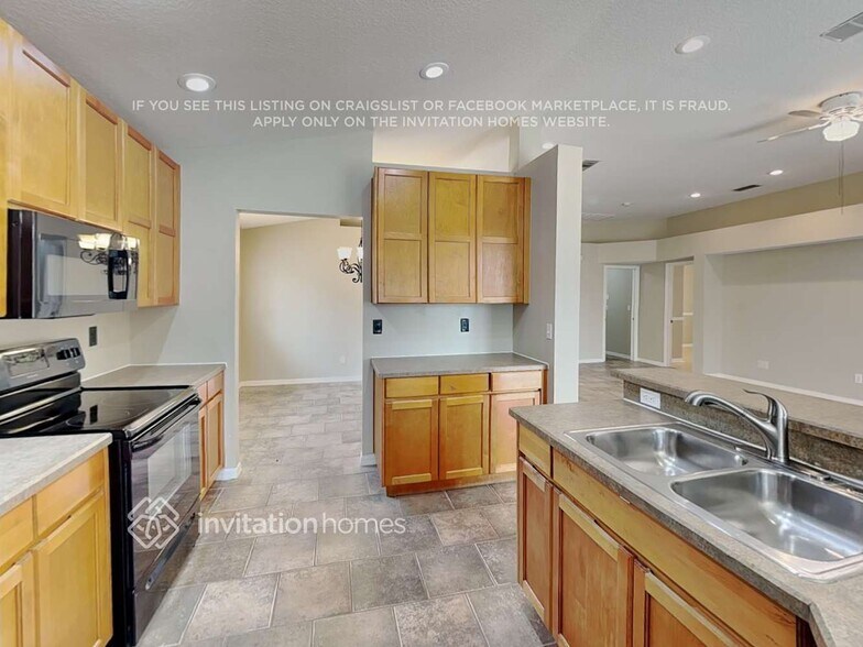 Building Photo - 11107 Silver Dancer Dr