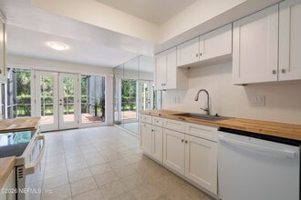 Building Photo - 9787 Sawgrass Dr E
