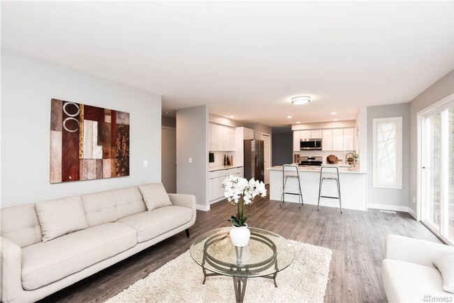 Building Photo - Remodeled Home in Mukilteo!