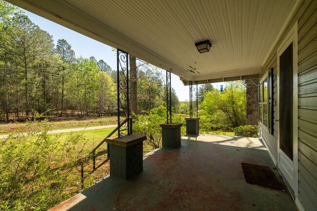 Building Photo - Spacious House on Old Six Mile Rd. - Water...