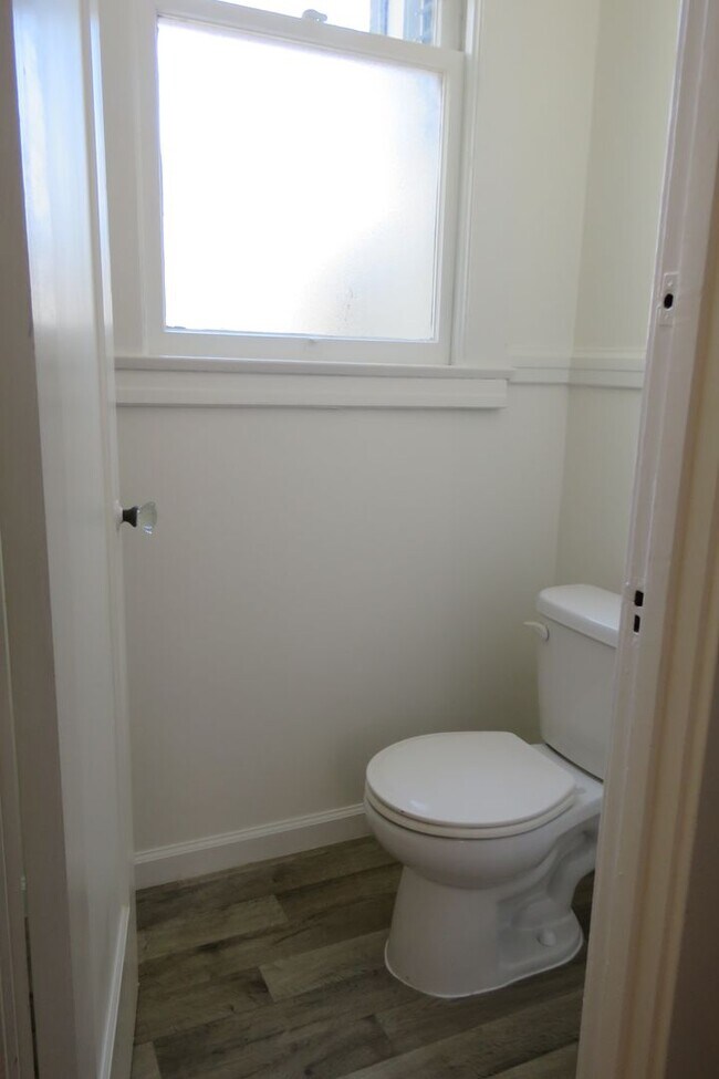 Building Photo - 152A