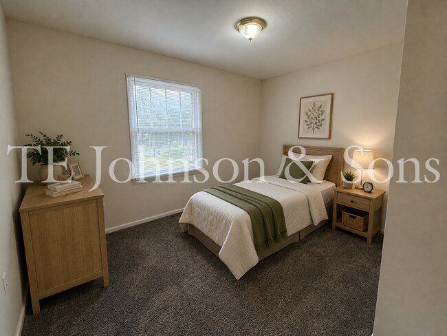 Building Photo - Charming 4 Bedroom Ranch with Fenced Yard and Hardwood Floors