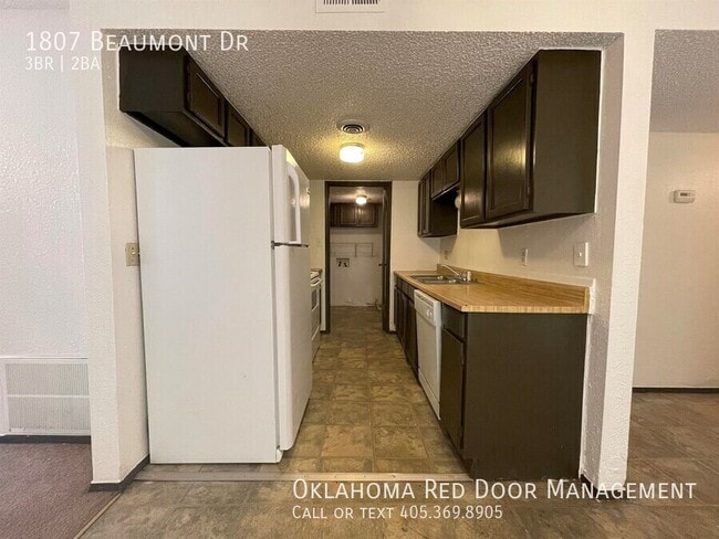 Building Photo - 1807 Beaumont Dr