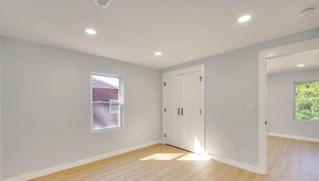 Building Photo - Stunningly Renovated 3BD/1BA Single Family...