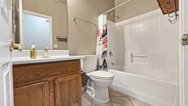 Building Photo - VERY popular neighborhood in Goodyear!