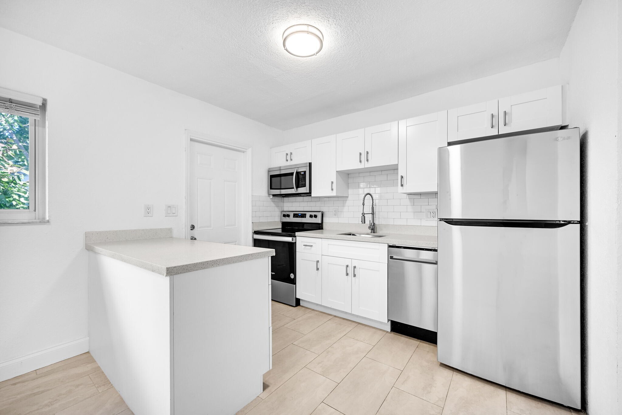 Building Photo - 1400 NW 2nd Ave