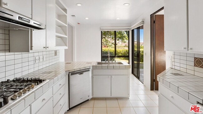 Building Photo - 3621 Malibu Country Dr