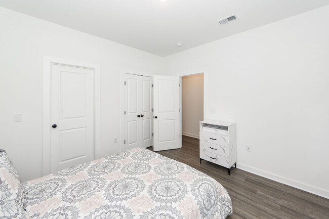 Building Photo - 4 Bedroom 3 Bath Home in Windsor Hill - North Charleston