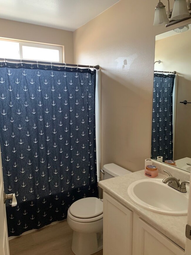 Building Photo - Open floorplan in Stetson Hills Rancher!