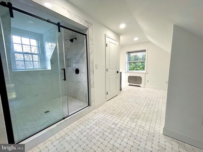 Building Photo - 571 N Newtown Street Rd