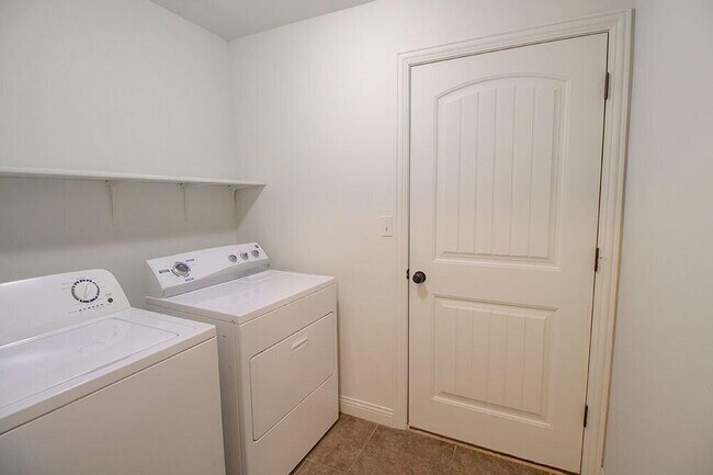 Building Photo - 4612 Dehaven Dr