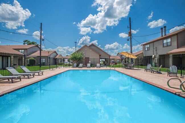 Building Photo - 5550 Folsom Dr