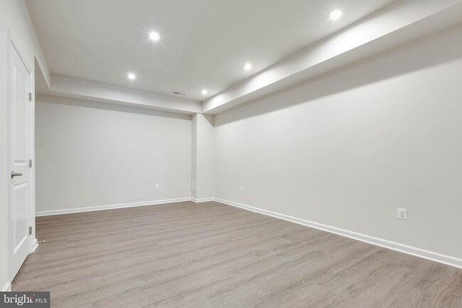 Building Photo - 188 Woodgate Cir