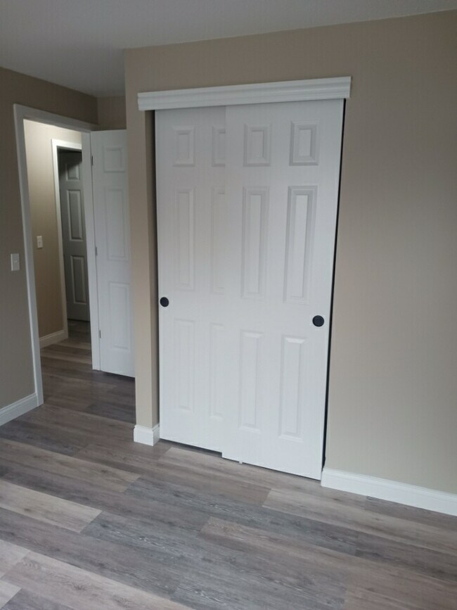 Building Photo - 430 Sara St