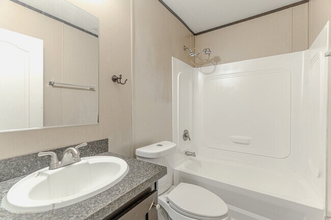 Building Photo - 13154 S Lee Shore Dr