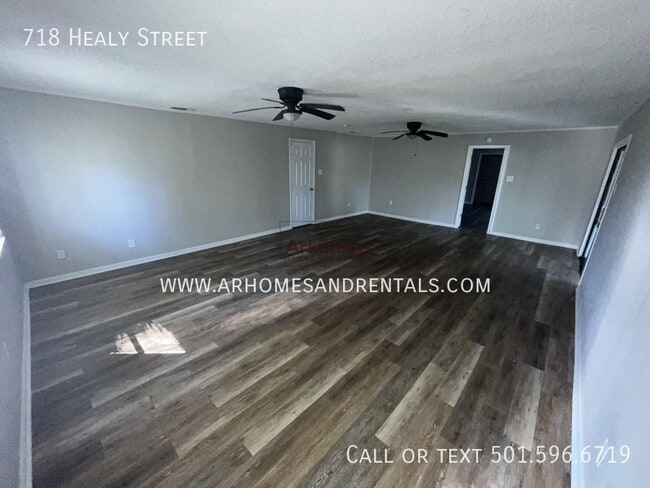 Building Photo - 718 Healy St