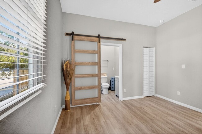 Building Photo - Updated Tampa Home – Prime Central Location 4 Beds - 2 Baths!