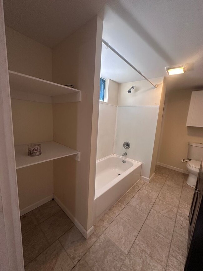 Building Photo - Hikes Point 3+ bedroom home with finished basement and garage
