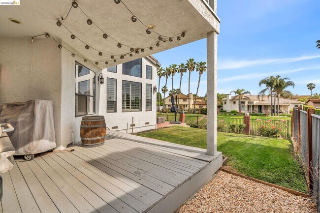 Building Photo - 5640 Edgeview Dr