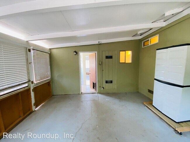 Building Photo - 2 br, 2.5 bath House - 9152 Locust St