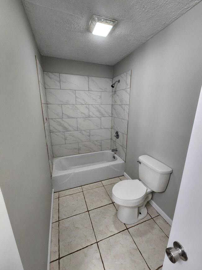 Building Photo - 103 Maple Ct