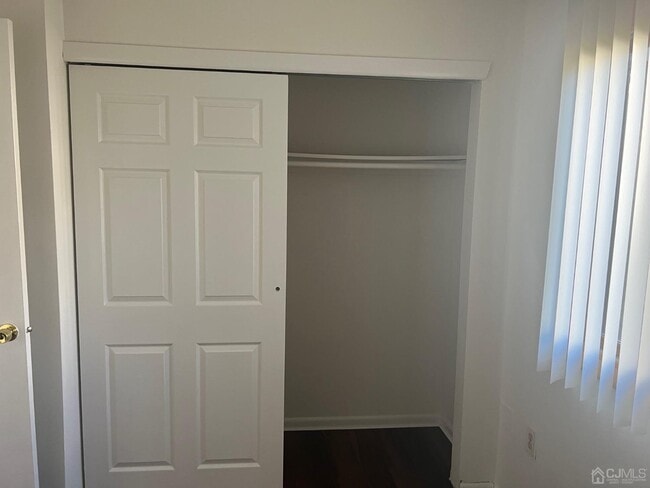 Building Photo - 1019 Ravens Crest Dr