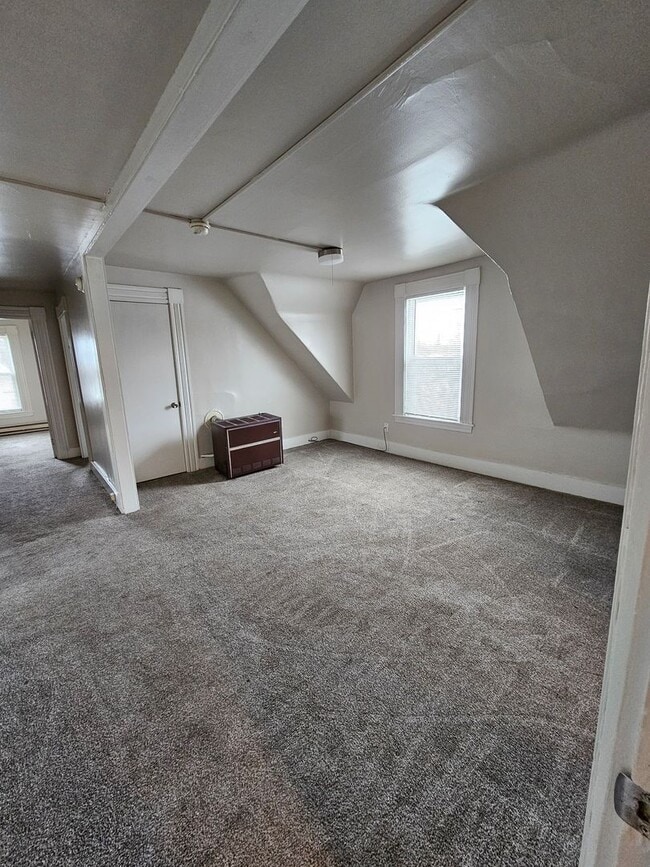 Building Photo - 260 Laurel St