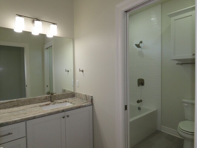 Building Photo - Luxurious, Built in 2024!  3 Bedroom, 2 Ba...