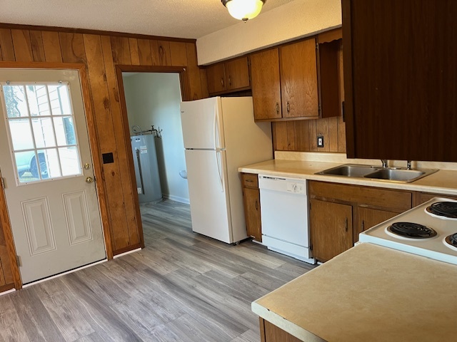 Kitchen & Laundry Area - 1127 Leaf Ave