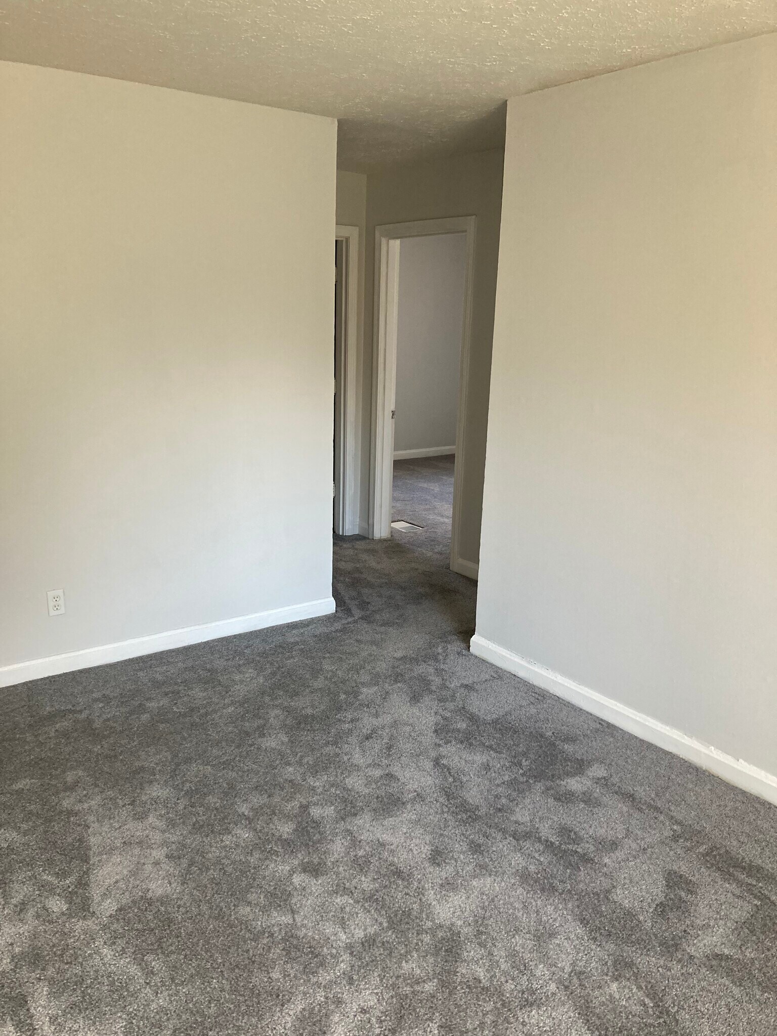 Building Photo - 321 Ridgedale Rd