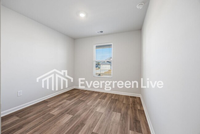 Building Photo - 1235 English Oaks St