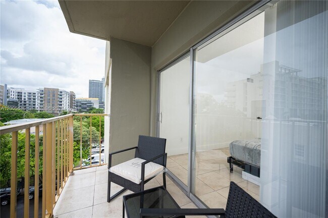 Building Photo - 500 NE 26th St