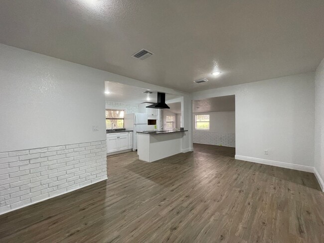 Building Photo - 3 Bed 2 Bath Thonotosassa