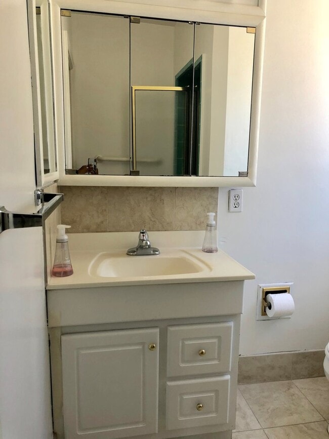 Building Photo - Great 3 Bedroom 2 Bath House in Old Town M...