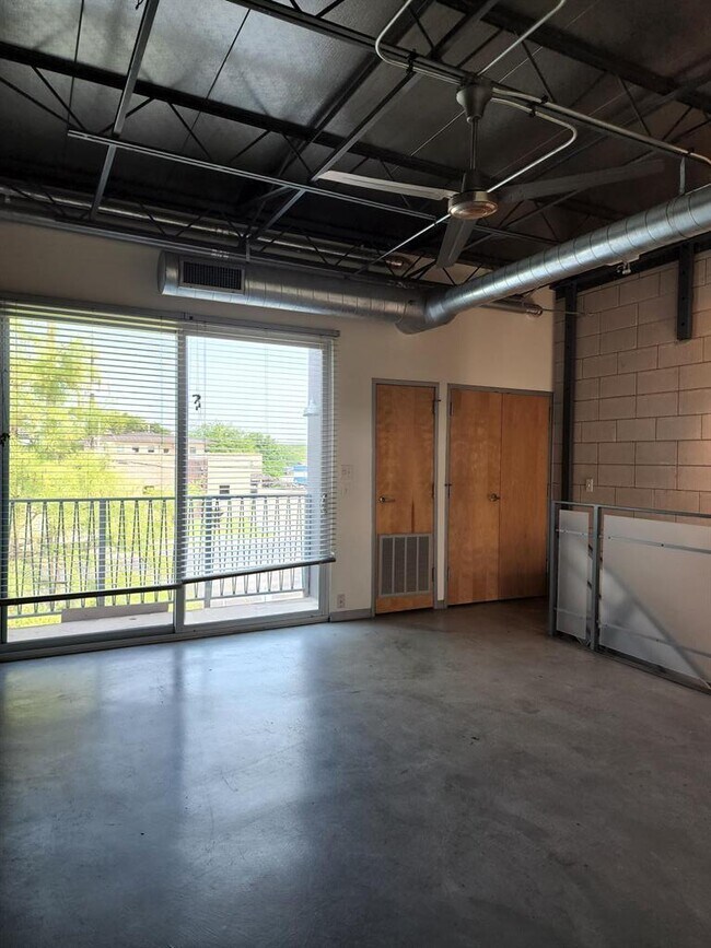 Building Photo - 4801 S Congress Ave