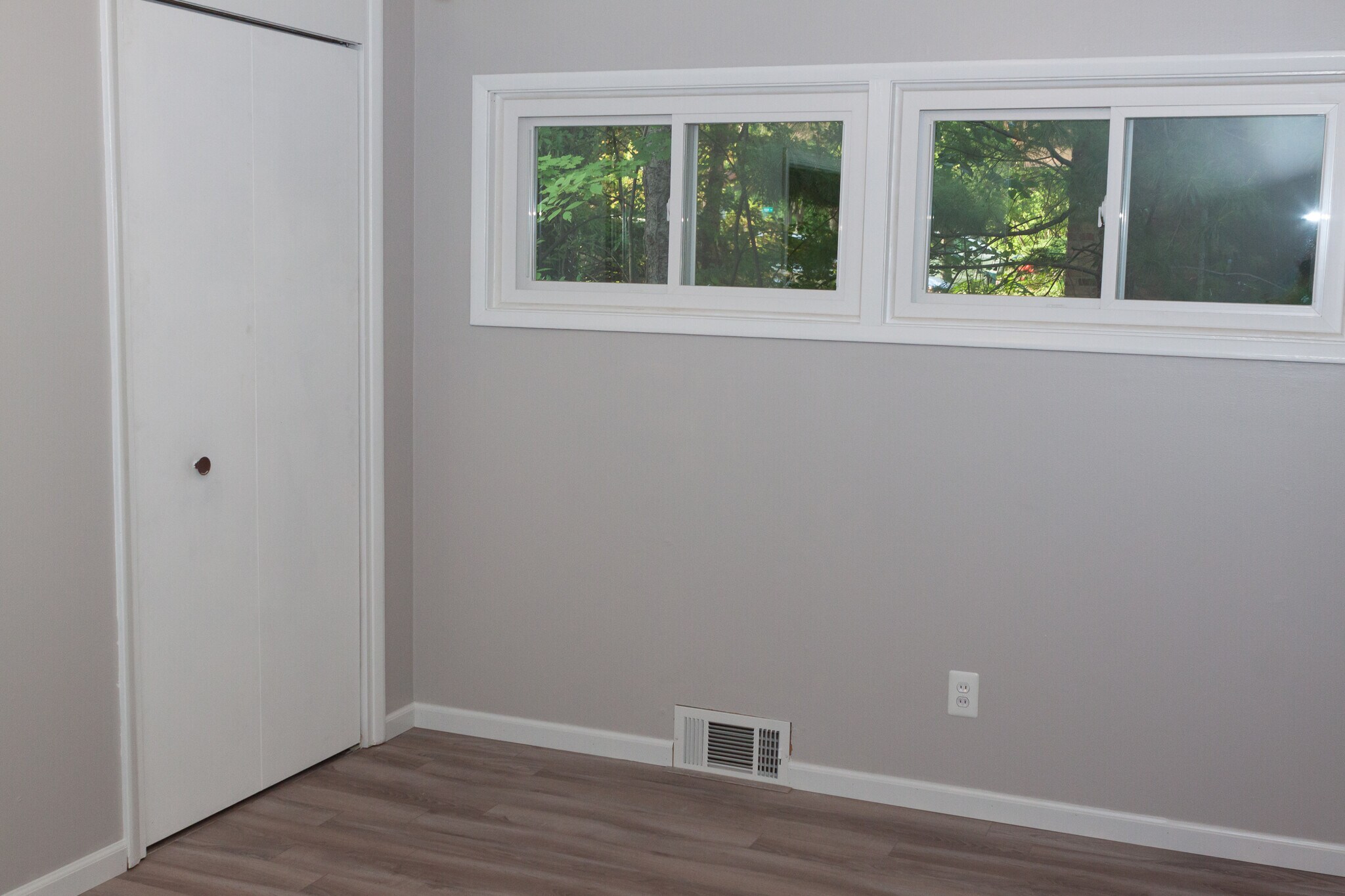 Building Photo - 415 S Revena Blvd