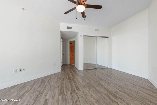 Building Photo - 241 Riverside Dr