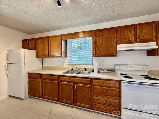 Building Photo - 3132 Dawnshire Ave