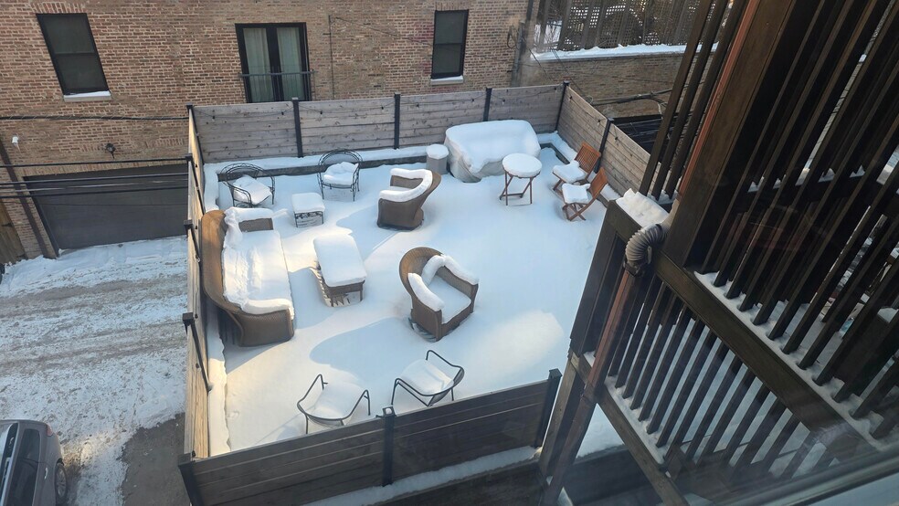 Shared Rooftop - 1433 N Dearborn St