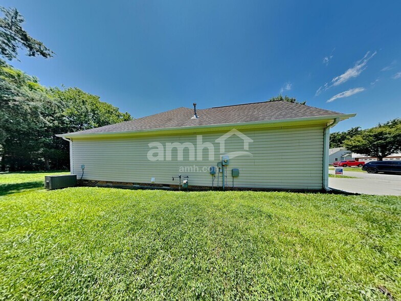 Building Photo - 2430 Joshua Ln