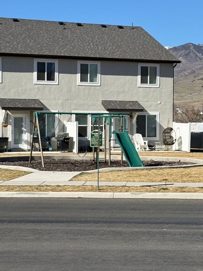 Building Photo - 3 Weeks Rent FREE! 3 Bed 2.5 Bath House for Rent in Morgan!