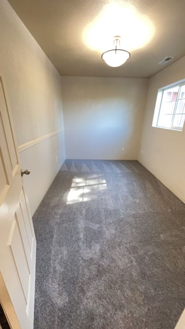 Building Photo - 2 Bedroom 2.5 Bath House