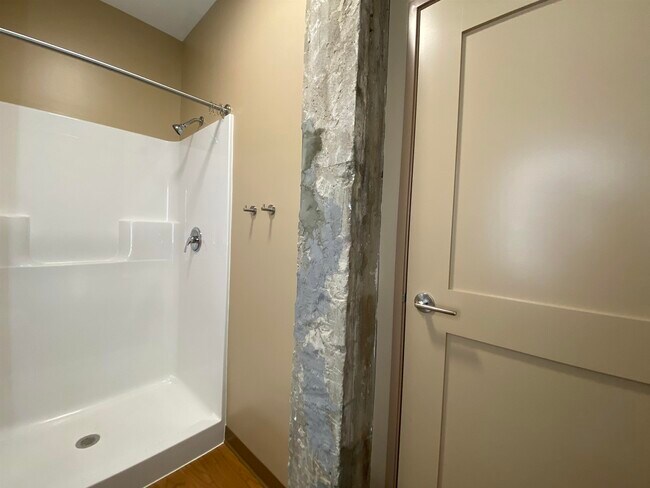 Building Photo - 83 Hanover St