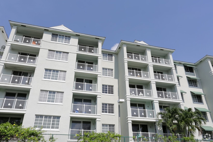 The Falls At Marina Bay 2600 Marina Bay Dr E Fort Lauderdale FL 33312